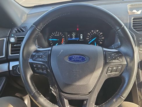 Used 2017 Ford Explorer XLT image 16