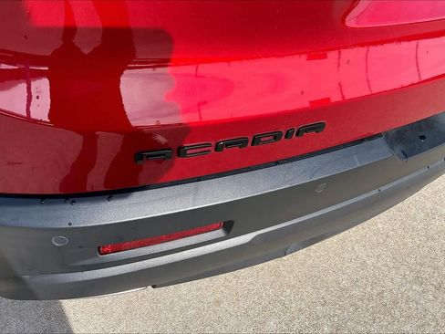 Used 2023 GMC Acadia SLE w/ Driver Convenience Package image 9