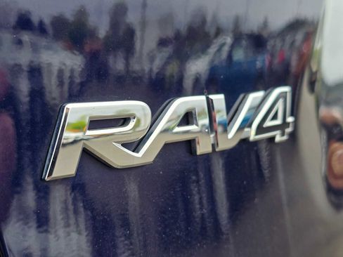 Used 2021 Toyota RAV4 XLE w/ Convenience Package AWD/4WD image 16