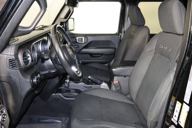 Used 2018 Jeep Wrangler Unlimited Sahara AWD/4WD image 13