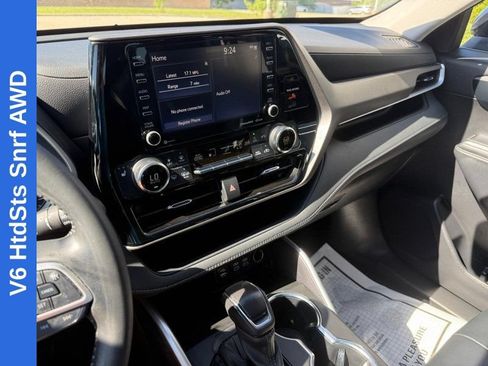 Used 2022 Toyota Highlander XLE AWD/4WD image 28