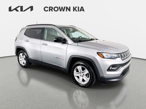 Used 2022 Jeep Compass Latitude FWD image 4