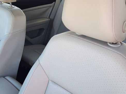 Used 2019 Volkswagen Atlas SE w/ Towing Package image 17