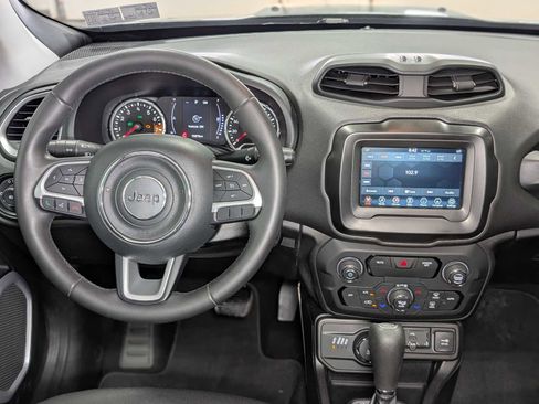 Used 2018 Jeep Renegade Latitude AWD/4WD image 5