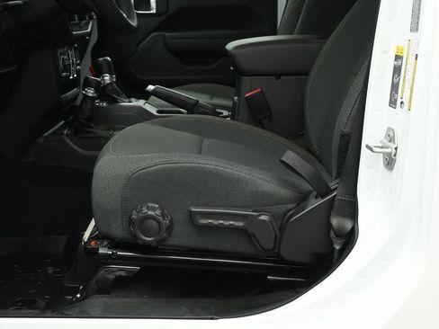 Used 2026 Jeep Wrangler Unlimited Sport AWD/4WD image 7