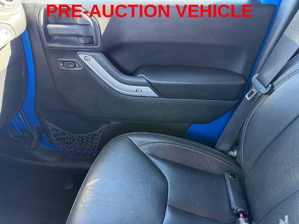 Used 2015 Jeep Wrangler Unlimited Sahara w/ Connectivity Group AWD/4WD image 27