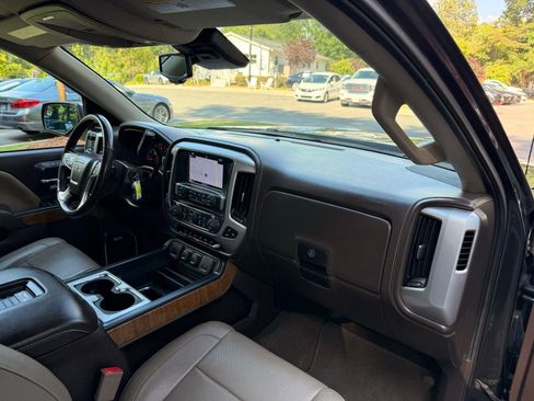Used 2018 GMC Sierra 1500 SLT AWD/4WD image 27
