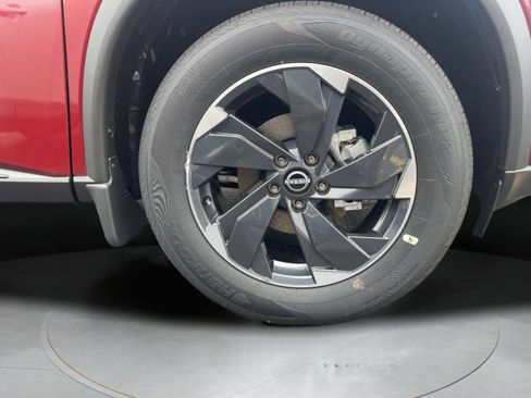 Used 2025 Nissan Rogue SV image 4