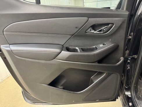 Used 2021 Chevrolet Traverse LS w/ LPO, Blackout Package FWD image 17
