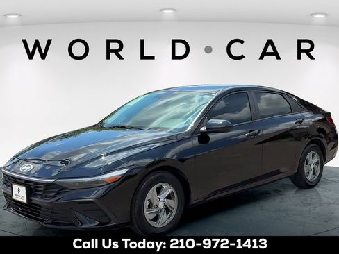 Used 2025 Hyundai Elantra SE FWD image 3