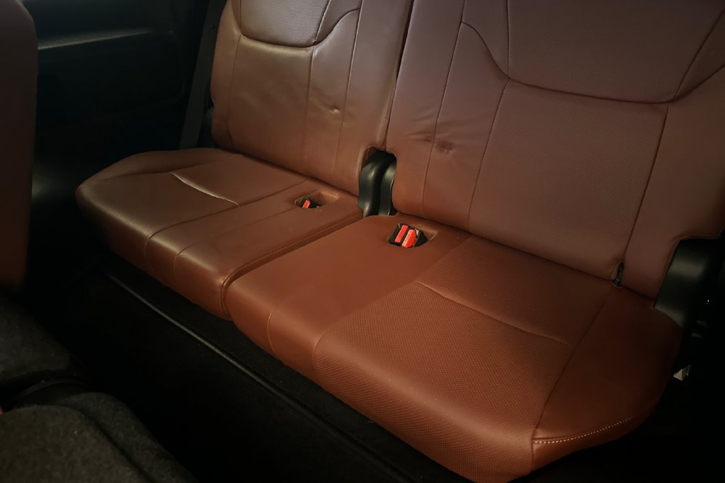 Used 2016 Lexus LX 570 4WD w/ Luxury Package image 16