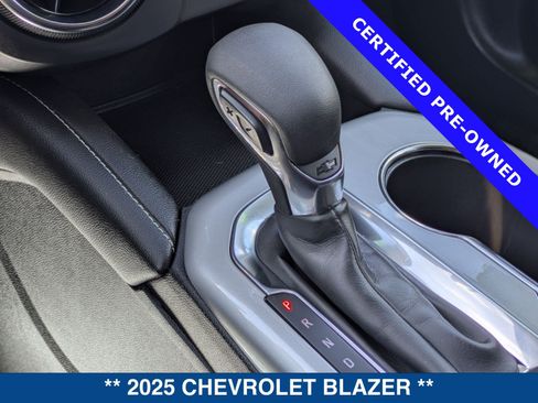 Used 2025 Chevrolet Blazer LT FWD image 32