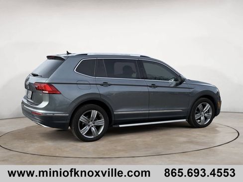 Used 2018 Volkswagen Tiguan SEL Premium image 3