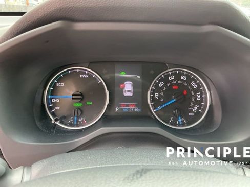 Used 2022 Toyota RAV4 SE image 14