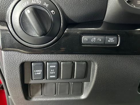 Used 2021 Nissan Titan SV w/ SV Convenience Package image 14