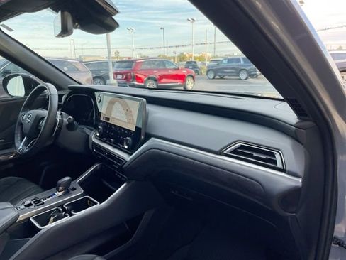 Used 2025 Lexus TX 500h AWD w/ Technology Package image 18