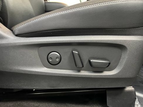 Used 2025 Nissan Pathfinder SL FWD image 29