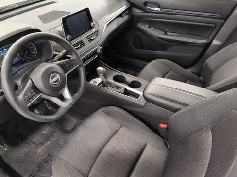 Used 2025 Nissan Altima 2.5 SV FWD image 9