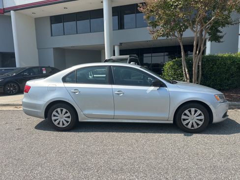 Used 2013 Volkswagen Jetta Sedan image 3