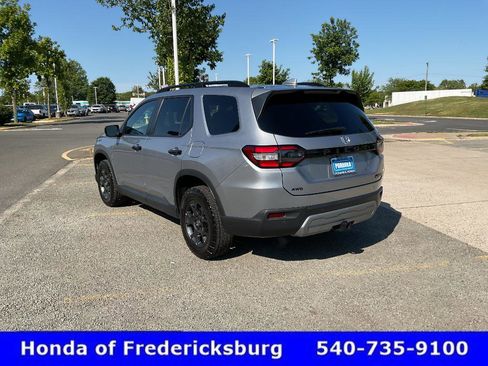 Certified 2025 Honda Pilot TrailSport image 4
