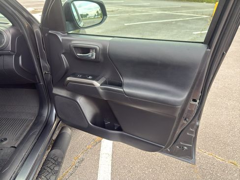 Used 2022 Toyota Tacoma TRD Sport w/ Technology Package RWD image 20