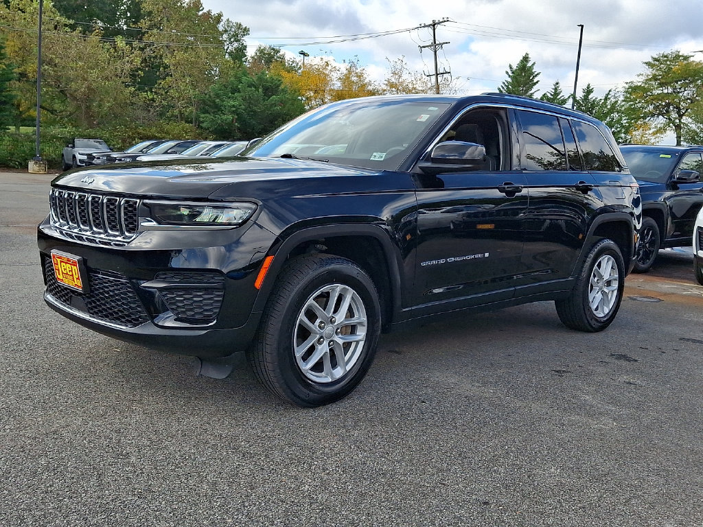 Certified 2023 Jeep Grand Cherokee Laredo X AWD/4WD image 3