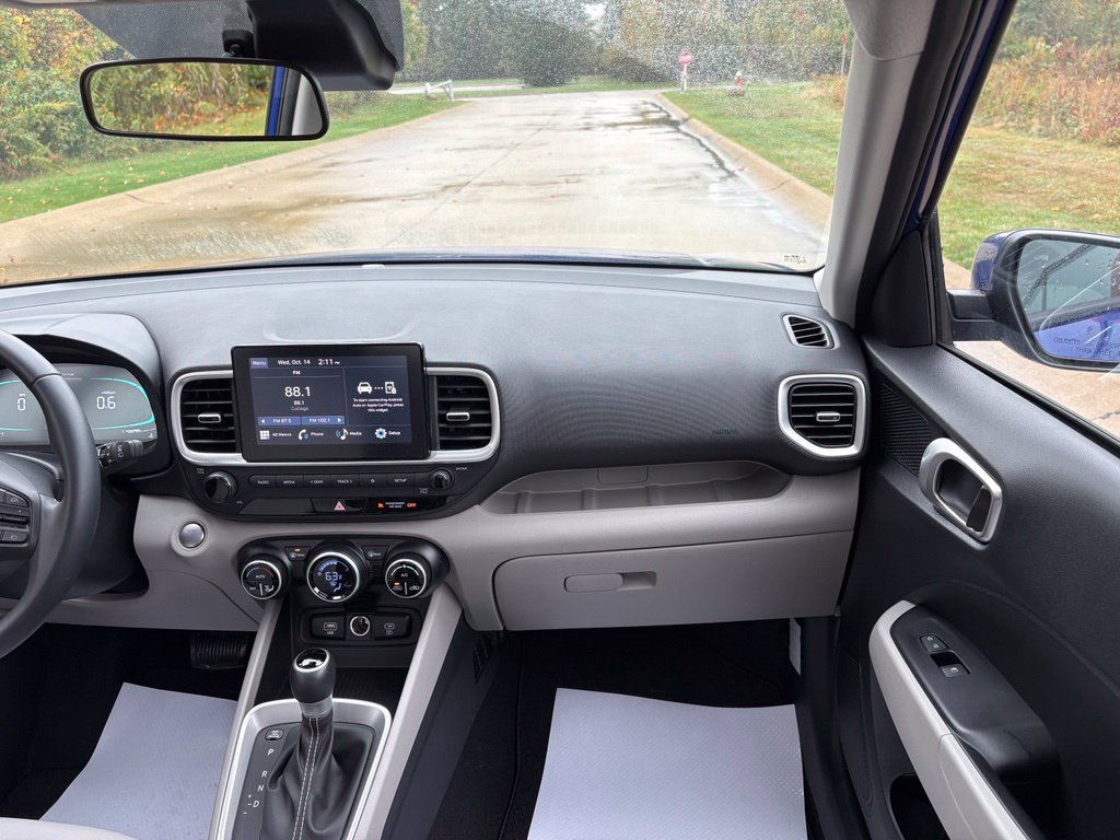 Used 2024 Hyundai Venue SEL FWD image 33