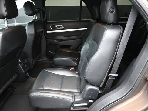 Used 2016 Ford Explorer XLT w/ Equipment Group 202A FWD image 7