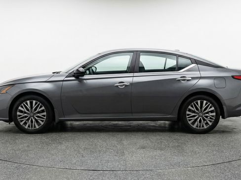 Used 2025 Nissan Altima 2.5 SV image 5