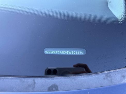 Used 2016 Volkswagen e-Golf SE image 25