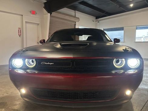 Used 2017 Dodge Challenger R/T w/ Quick Order Package 22P T/A image 9