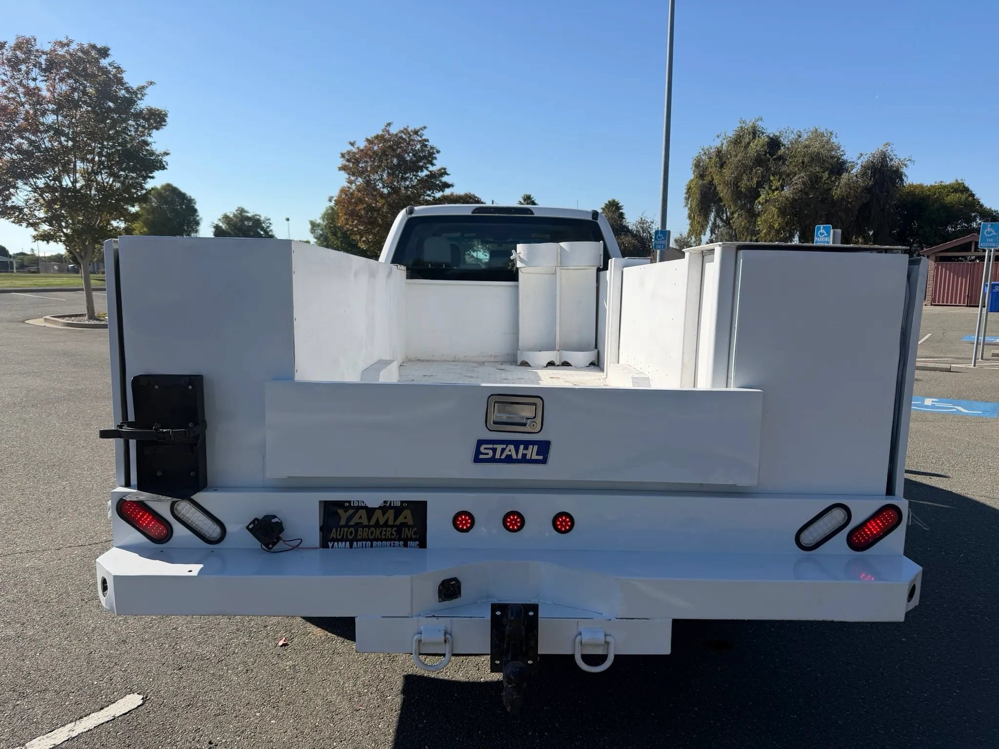 Used 2017 Ford F550 4x4 SuperCab Super Duty w/ Power Equipment Group image 4