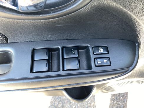 Used 2018 Nissan Versa SV FWD image 18