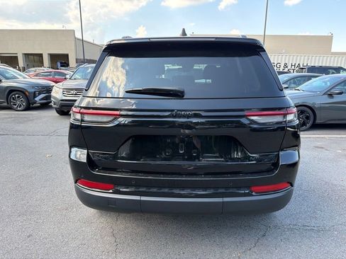 Used 2023 Jeep Grand Cherokee Limited w/ Black Appearance Package AWD/4WD image 7