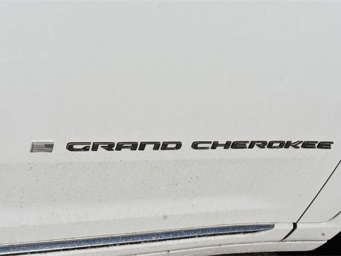 Used 2021 Jeep Grand Cherokee L Summit w/ Luxury Tech Group V image 12