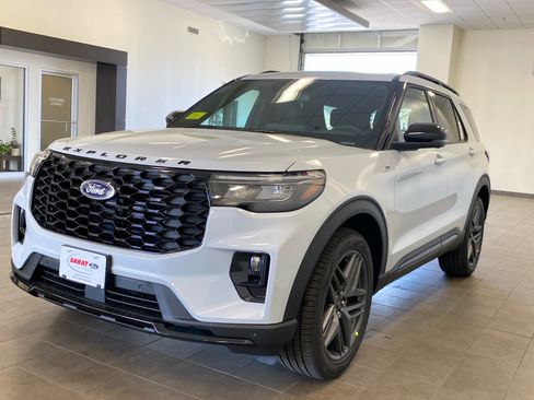 New 2026 Ford Explorer ST-Line w/ ST-Line Street Pack AWD/4WD image 4