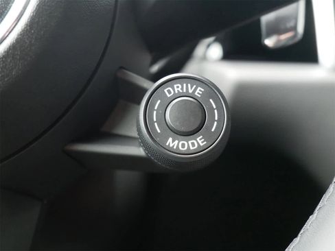 Used 2025 Porsche Macan image 14