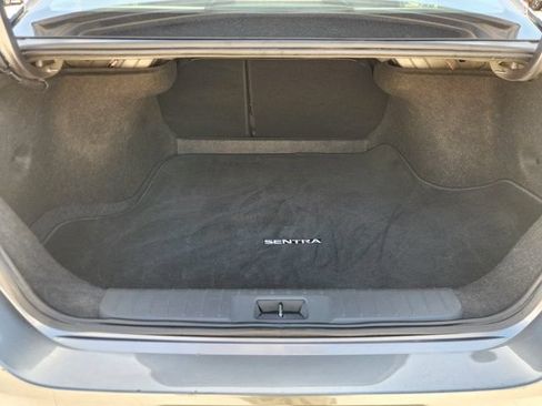 Used 2025 Nissan Sentra SR FWD image 32