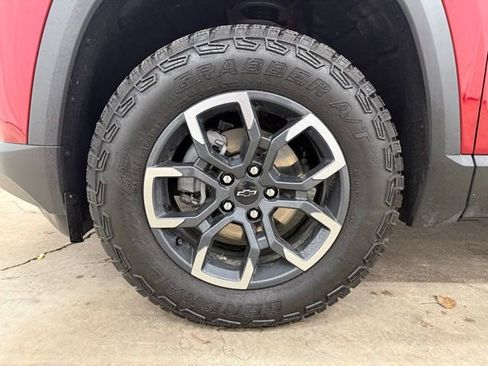 Used 2025 Chevrolet Equinox ACTIV w/ Safety and Technology Package AWD/4WD image 27
