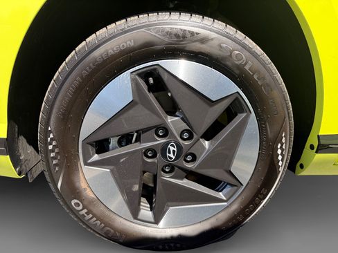 Certified 2025 Hyundai Kona Limited FWD image 9