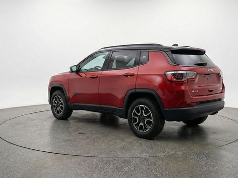 Used 2025 Jeep Compass Trailhawk image 5