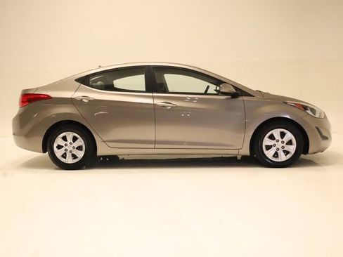 Used 2016 Hyundai Elantra SE FWD image 3