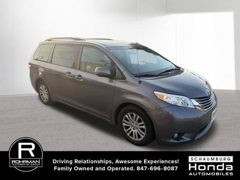 Used 2012 Toyota Sienna XLE FWD image 3