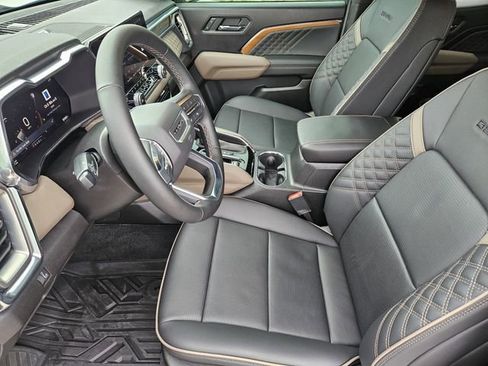 Used 2025 GMC Canyon Denali image 14