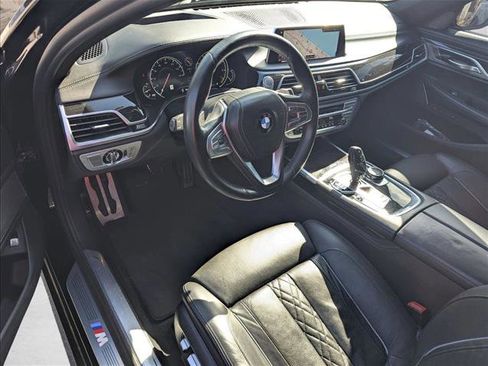 Used 2019 BMW 750i w/ Executive Package image 2