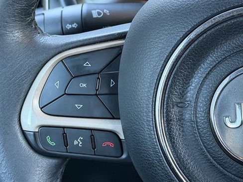 Used 2017 Jeep Renegade Latitude w/ Cold Weather Group AWD/4WD image 23