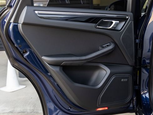 Certified 2026 Porsche Macan AWD/4WD image 35