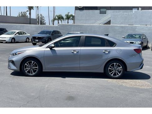 Used 2023 Kia Forte LXS FWD image 2