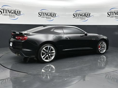 Used 2021 Chevrolet Camaro LT RWD image 9