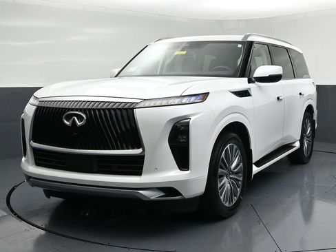 New 2026 INFINITI QX80 Luxe image 3